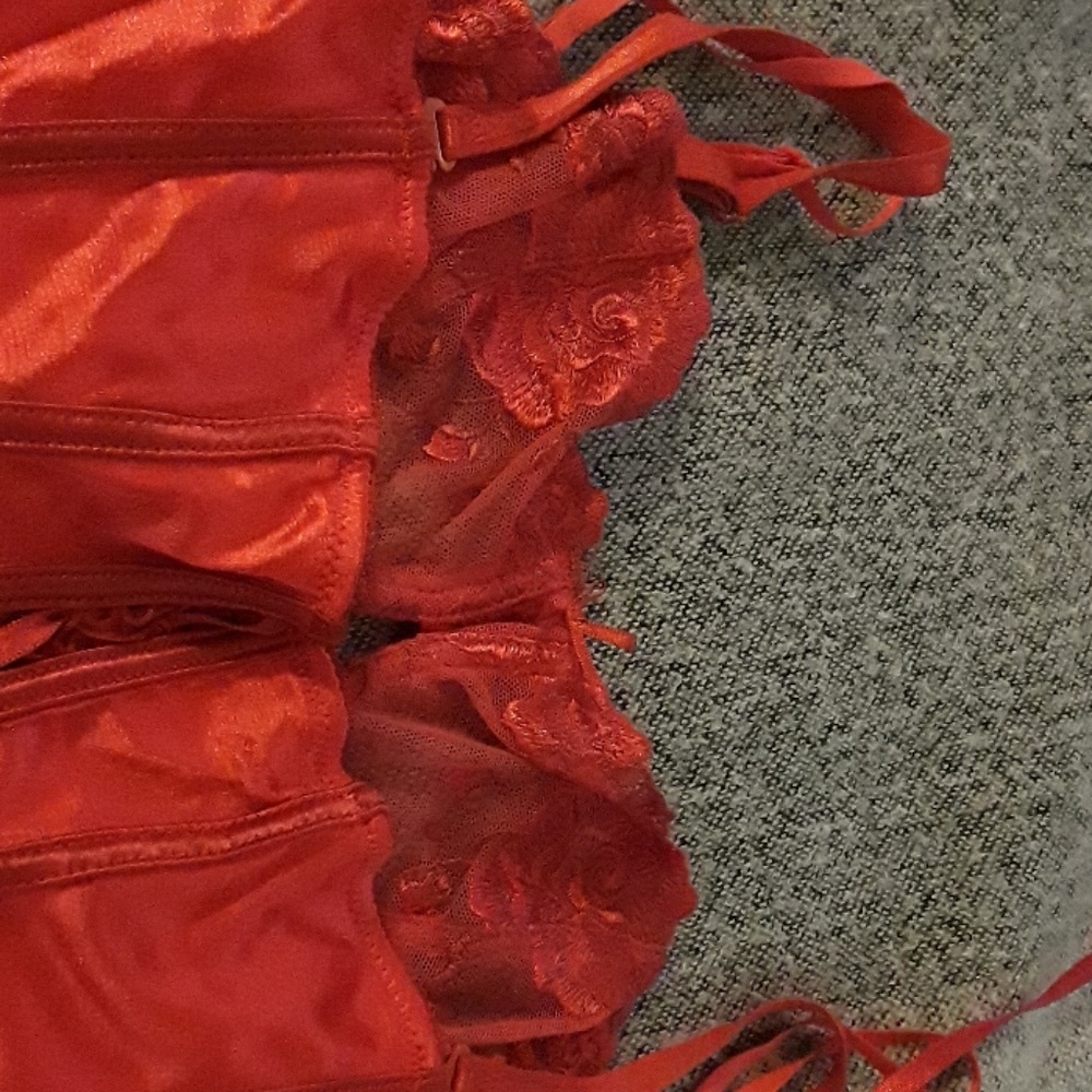 Red corset - Picture 2 of 2